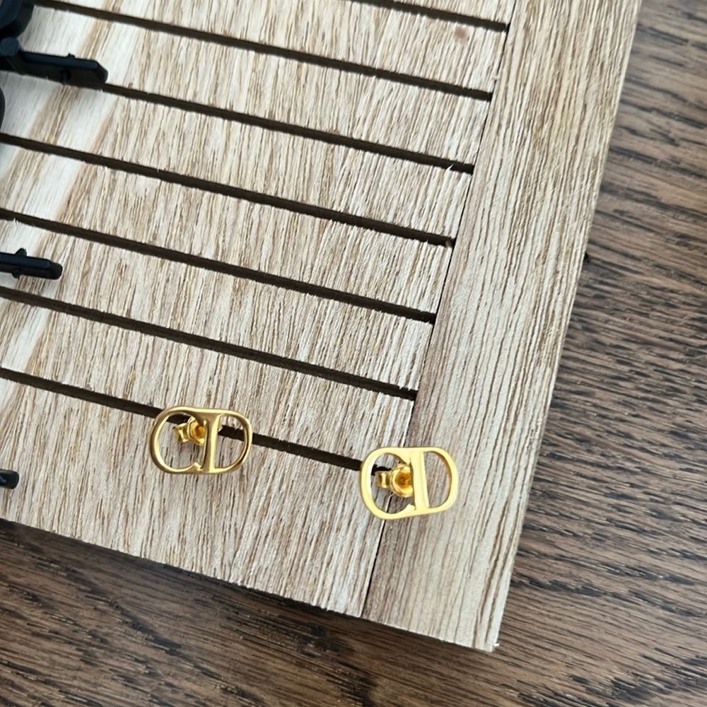 20kt gold earring